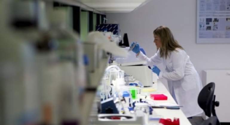 cientifica-laboratorio-efe.jpg