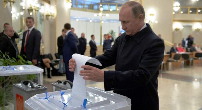 putin-vota-urna-elecciones-legislativas-sep-2016-reuters.jpg