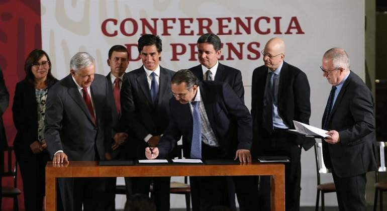 AMLO-Bancos-Pemex.jpg