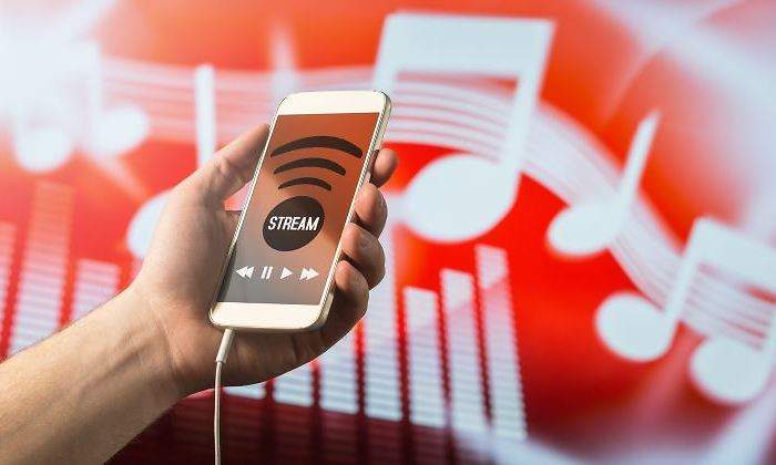 smartphone-musica-rojo-770-dreamstime.jpg
