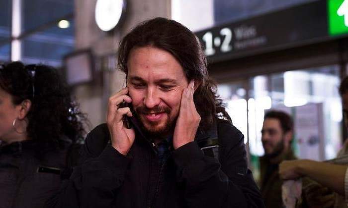 iglesias-telefono-mayo-efe.jpg
