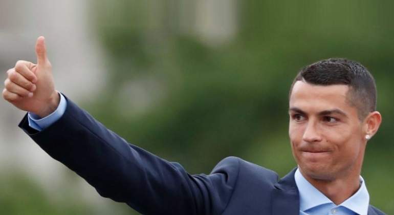 cristiano-ronaldo-edificio-madeira-770.jpg