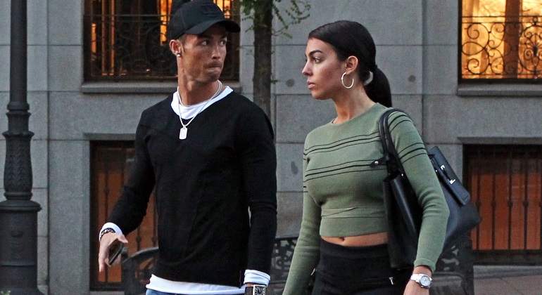 Hijo de Cristiano cobra las faltas como su padre
