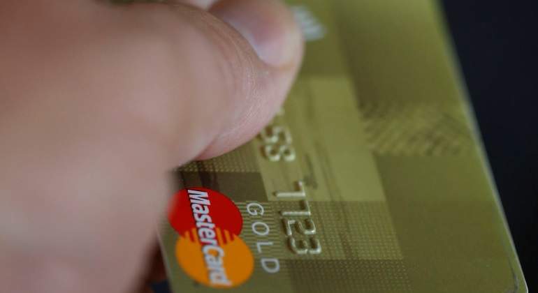 ¡Atención! Piden denunciar a los comercios que no acepten débito
