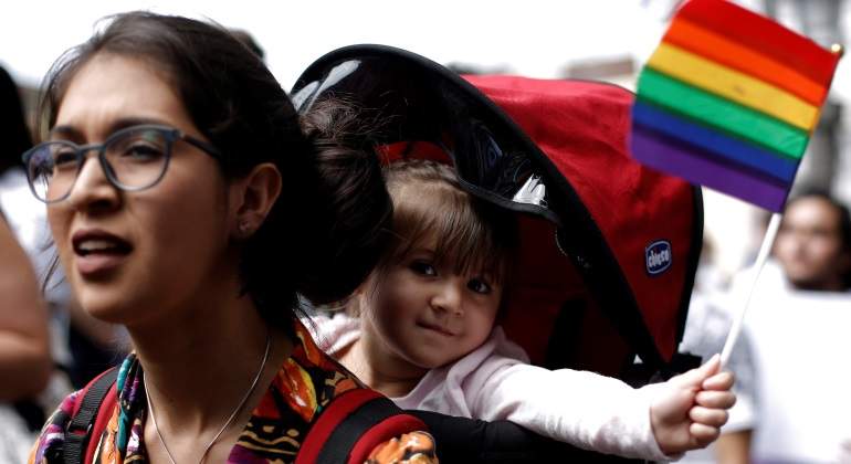 nina-bandera-lgtbi-manifestacion-costa-rica-estado-laico-reuters-770x420.jpg