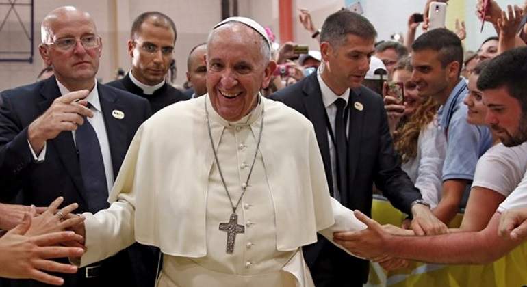 papa-estudiantes-reuters.jpg