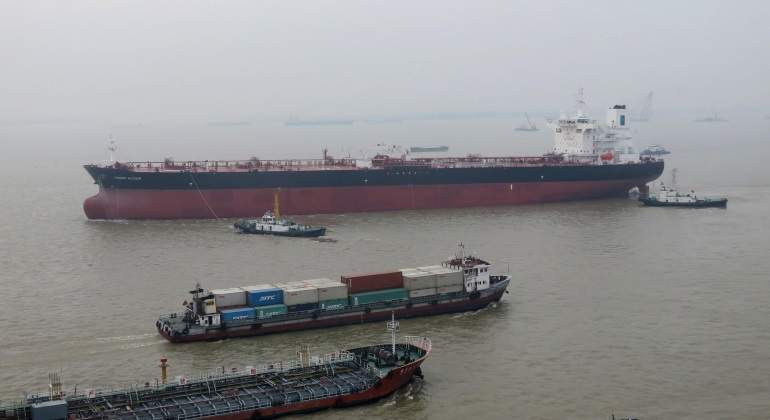 petroleo-buque-puerto.jpg