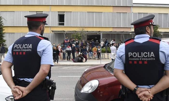 mossos-colegio-electoral-lleida-efe.jpg