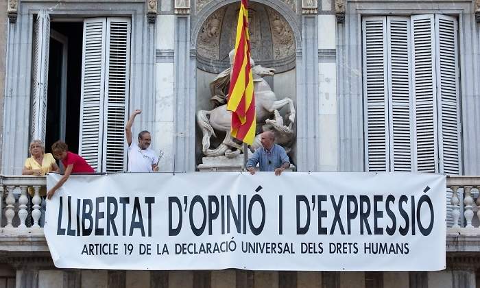 nueva-pancarta-palau-banos-llach-27sep-ep.jpg