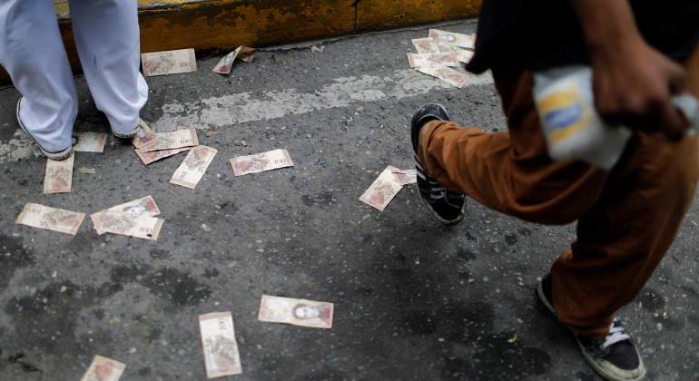 billetes-bolivar-suelo-venezuela-reuters-770x420.jpg