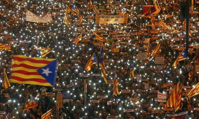 barcelona-mani-presos-luces-efe.jpg