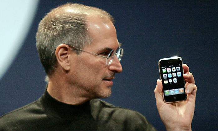 steve-jobs-iphone-07.jpg