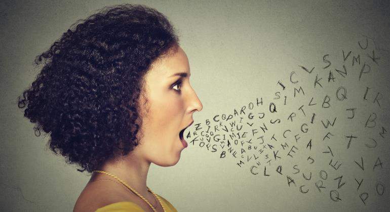 comunicacion_palabras_mujer_istock.jpg