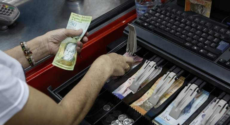 bolivares-billetes-Reuters-770.jpg