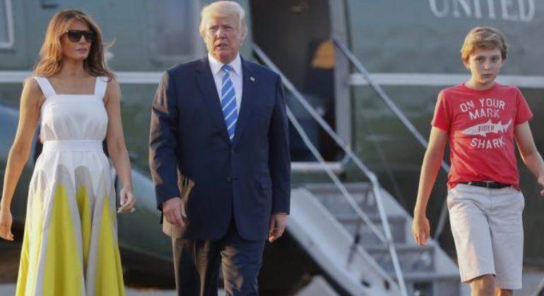 Chelsea Clinton defiende otra vez a Barron Trump y Melania le agradece