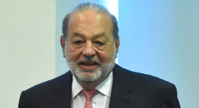 Slim propone sustituir programas sociales por salario fijo a amas de casa