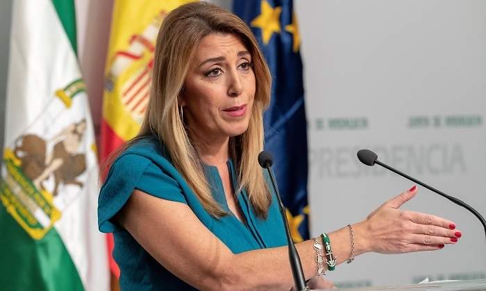 susana-diaz-banderas-microfono.jpg