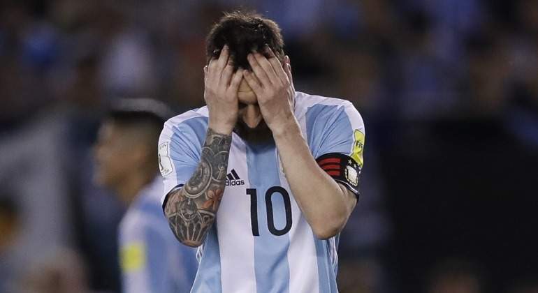 Messi-tapa-cabeza-2017-argentina-capitan-efe.jpg