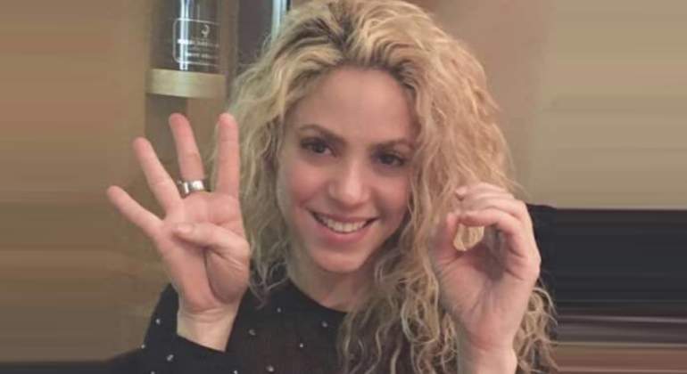 shakira-4-0.jpg