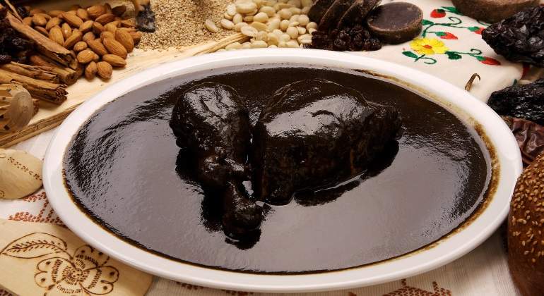 mole-oaxaqueno-ORO-770.jpg