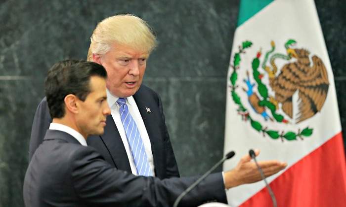 trump-nieto-mano-bandera-770-reuters.jpg