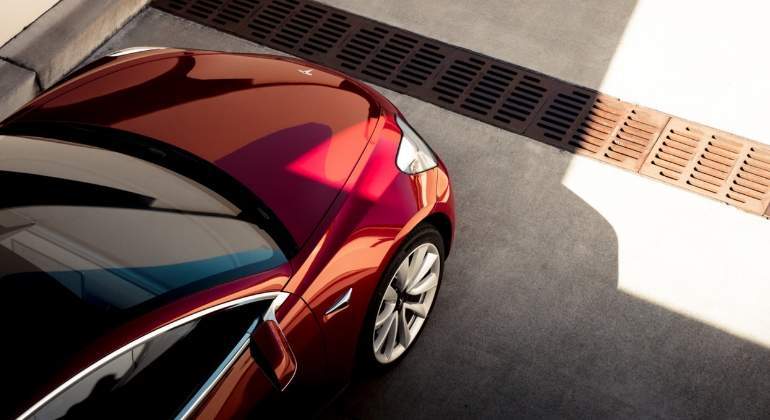 Tesla recauda fondos para producción del Model 3