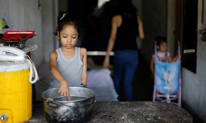 agua-venezuela-nina-olla-770x420-reuters-.jpg
