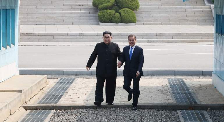 kim-moon-corea-norte-sur-cruzan-frontera-reuters-770x420.jpg