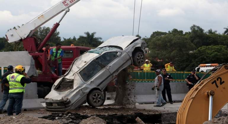 CNDH realiza diligencias por socavón; pide medidas cautelares