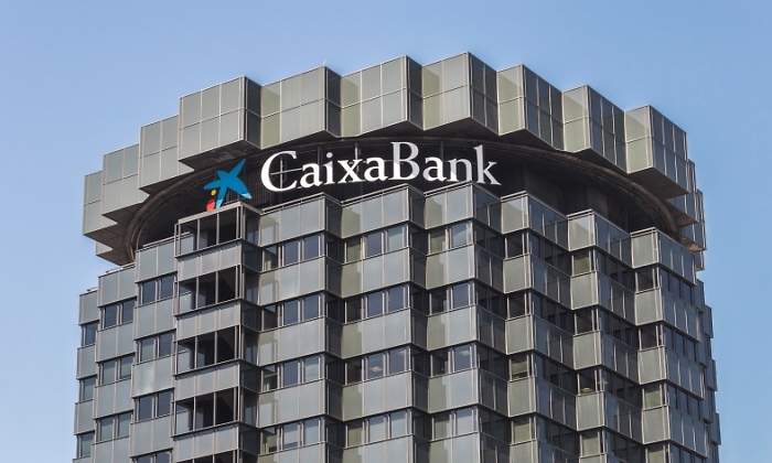 Caixabank-cielo-azul.jpg
