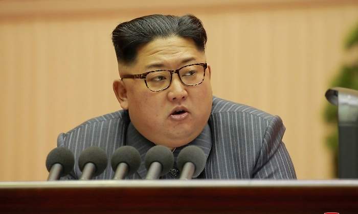 kim-jong-un-microfonos-reuters.jpg