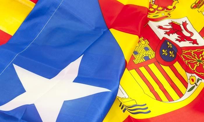 Cataluna-Espana-banderas-dobladas-Dreamstime.jpg