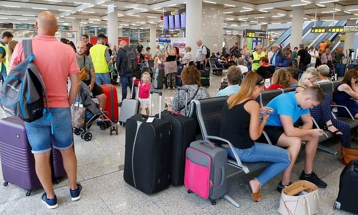 thomas-cook-aeropuerto-viajeros.jpg