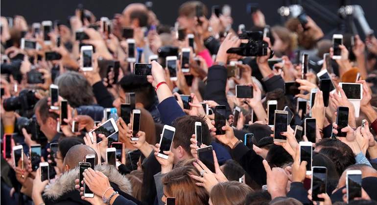 Smartphone-reuters-770.jpg