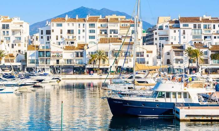 marbella-puerto-banus-barcos-alamy.jpg