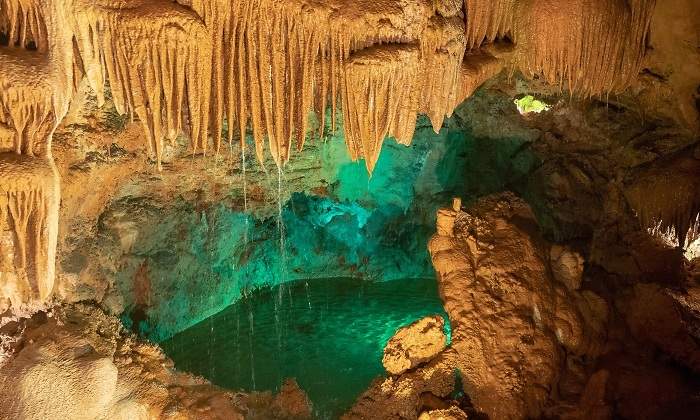 grutas-mira-de-aire-HakanCanYalcinDreamstime.jpg