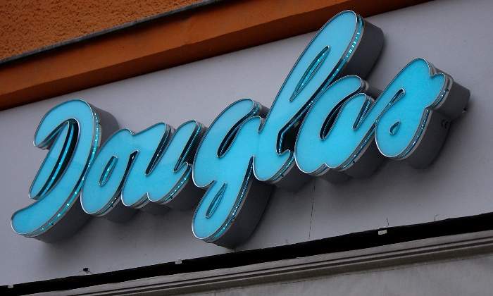 Douglas-perfumeria-alamy.jpg