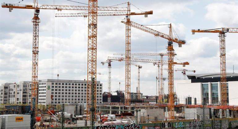 construccion-gruas-berlin-770-efe.jpg