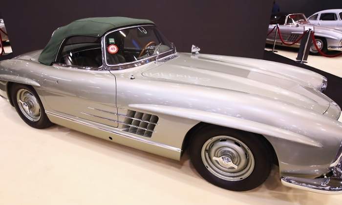 mercedes-benz-300SL-Roadster-1957-getty.jpg