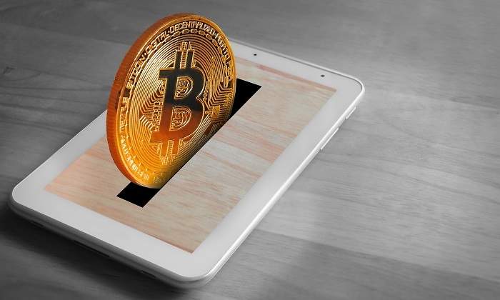 bitcoin-hucha-madera.jpg