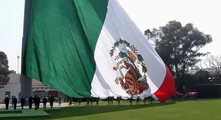 Bandera-al-reves-twitter.jpg