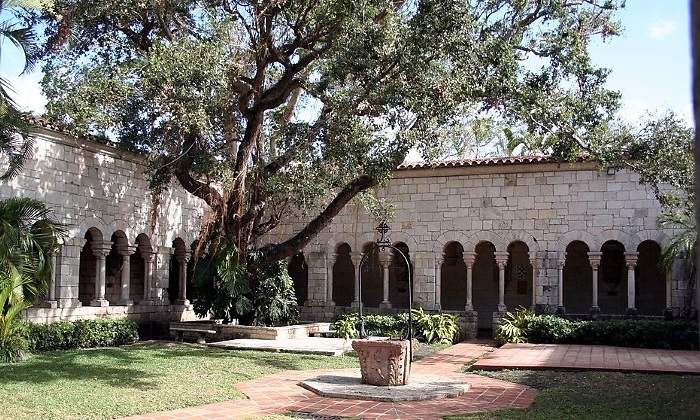 Imagen-monasterioa-miami-wikicomons-RolfMuller.jpg