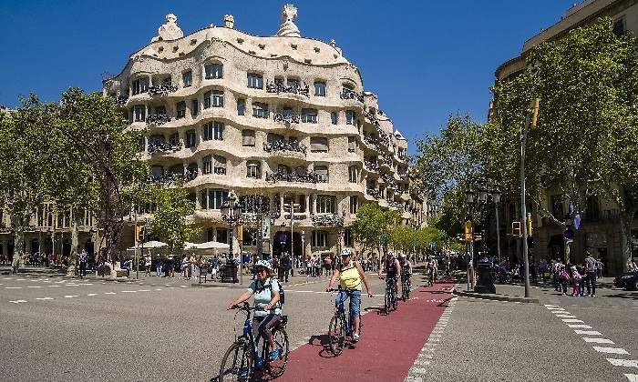 paseo-de-gracia-barcelona-casa-mila-gaudi-getty-770x420.jpg