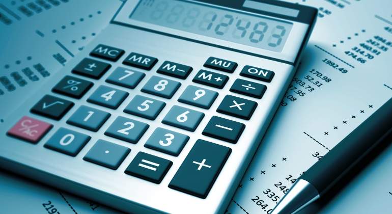 impuestos-calculadora-factura-cuentas-ee.jpg
