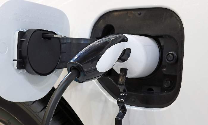 punto-carga-electrico-dreamstime.jpg