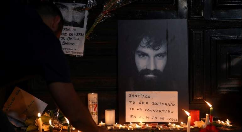homenaje-santiago-maldonado-desparecido-argentina-velas-flores-reuters-770x420.jpg