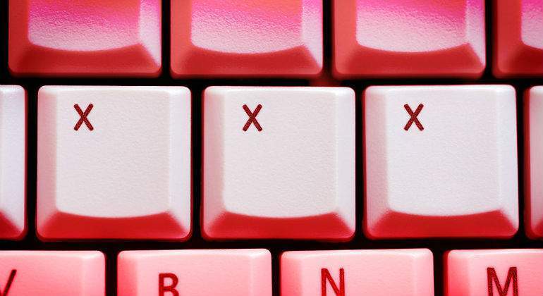xxx-porno-ordenador-teclado-internet.jpg