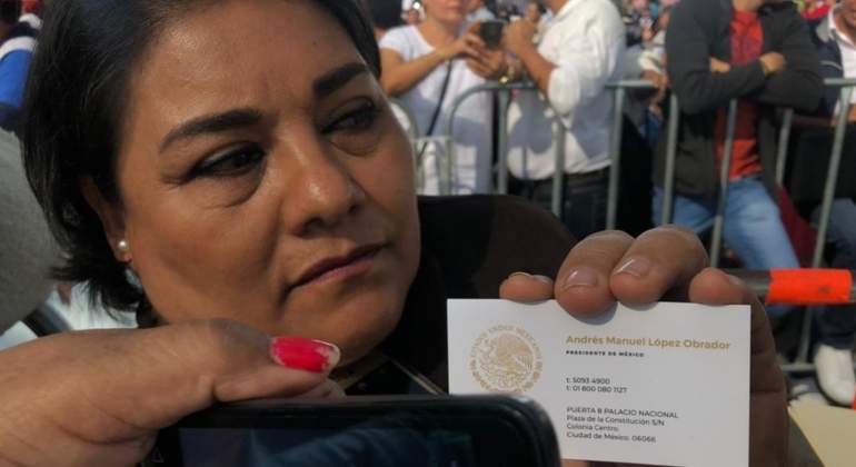 amlo-tarjetas-telefono.jpg