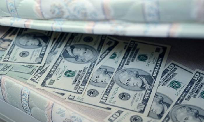 dolares-colchon.jpg