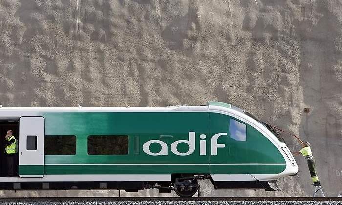 adif-operario-efe.jpg